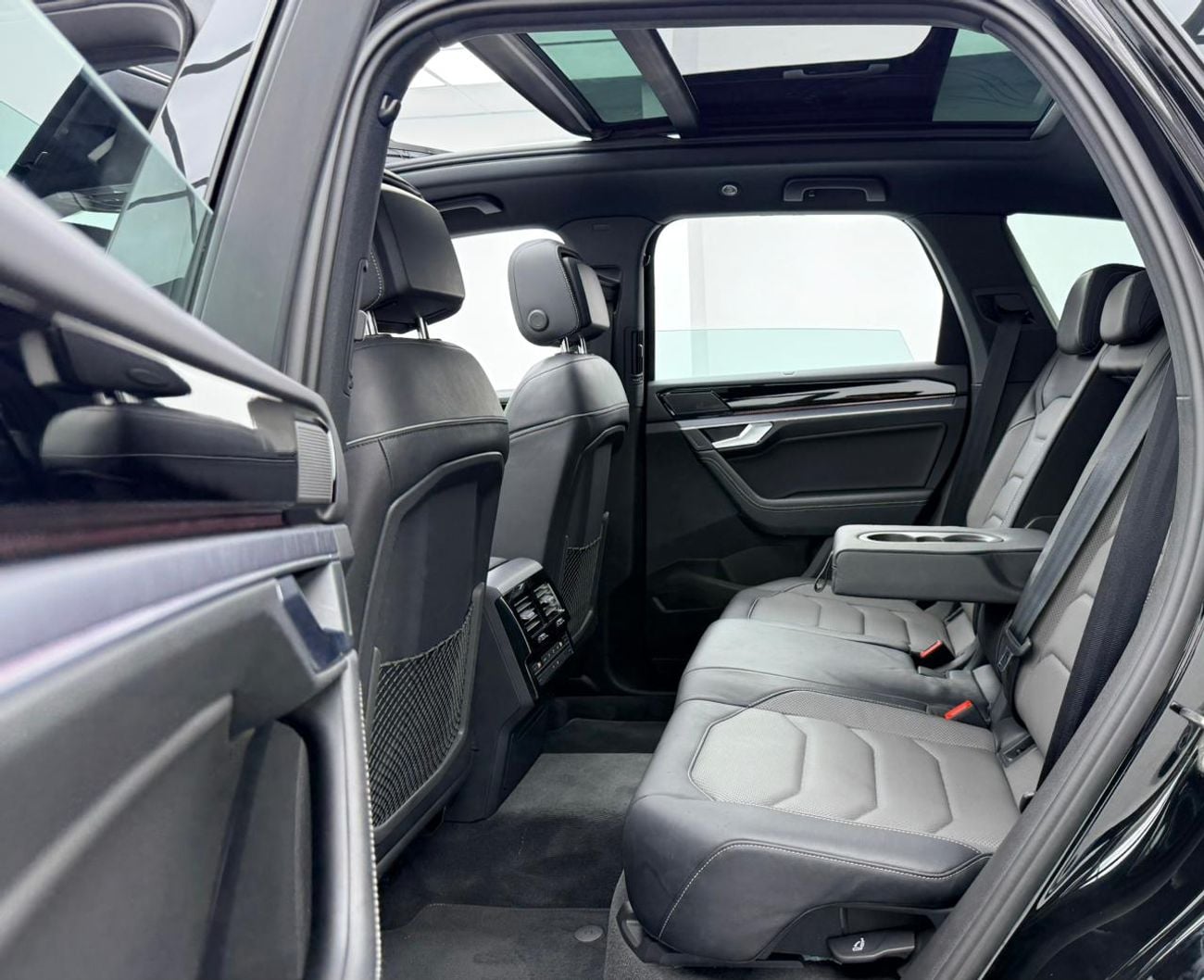 Volkswagen Touareg 2024 Volkswagen Touareg R-Line, 2029 VW Warranty + Service Pack, Full VW Service History, GCC