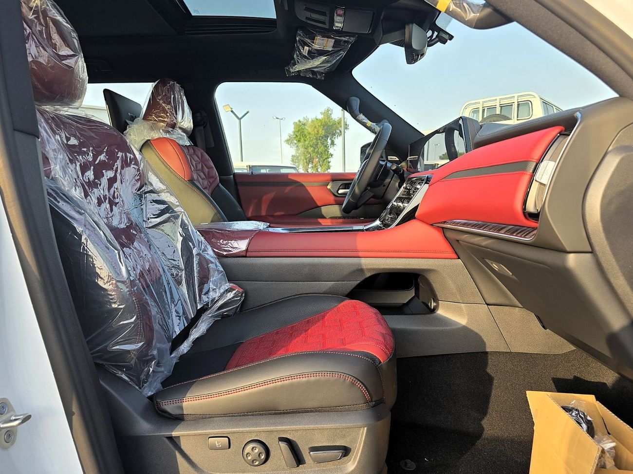 نيسان باترول Nissan Patrol Platinum SE 3.8L Petrol 4WD Gcc  white insid red 2026 Model