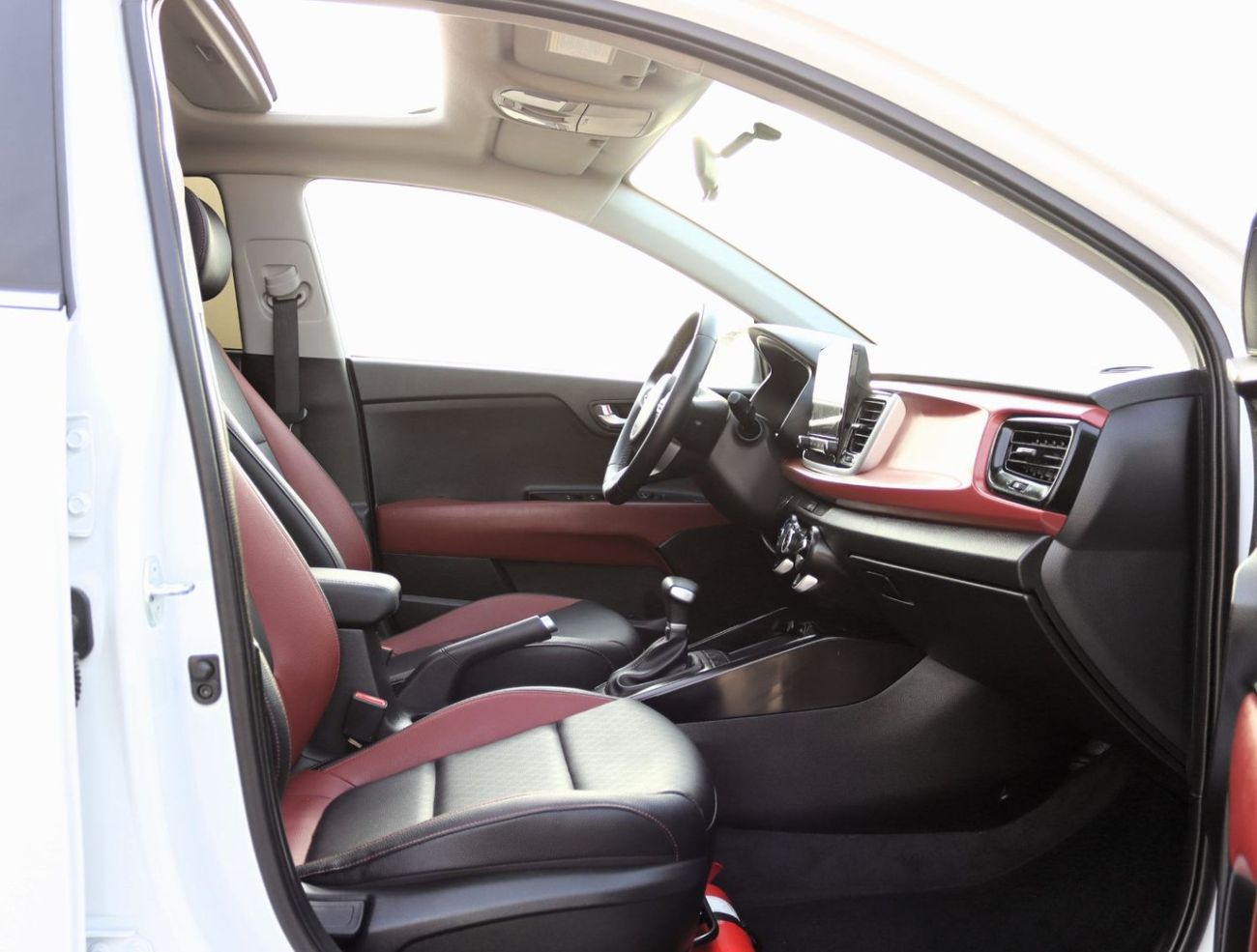 كيا ريو LX 1.4L Hatchback