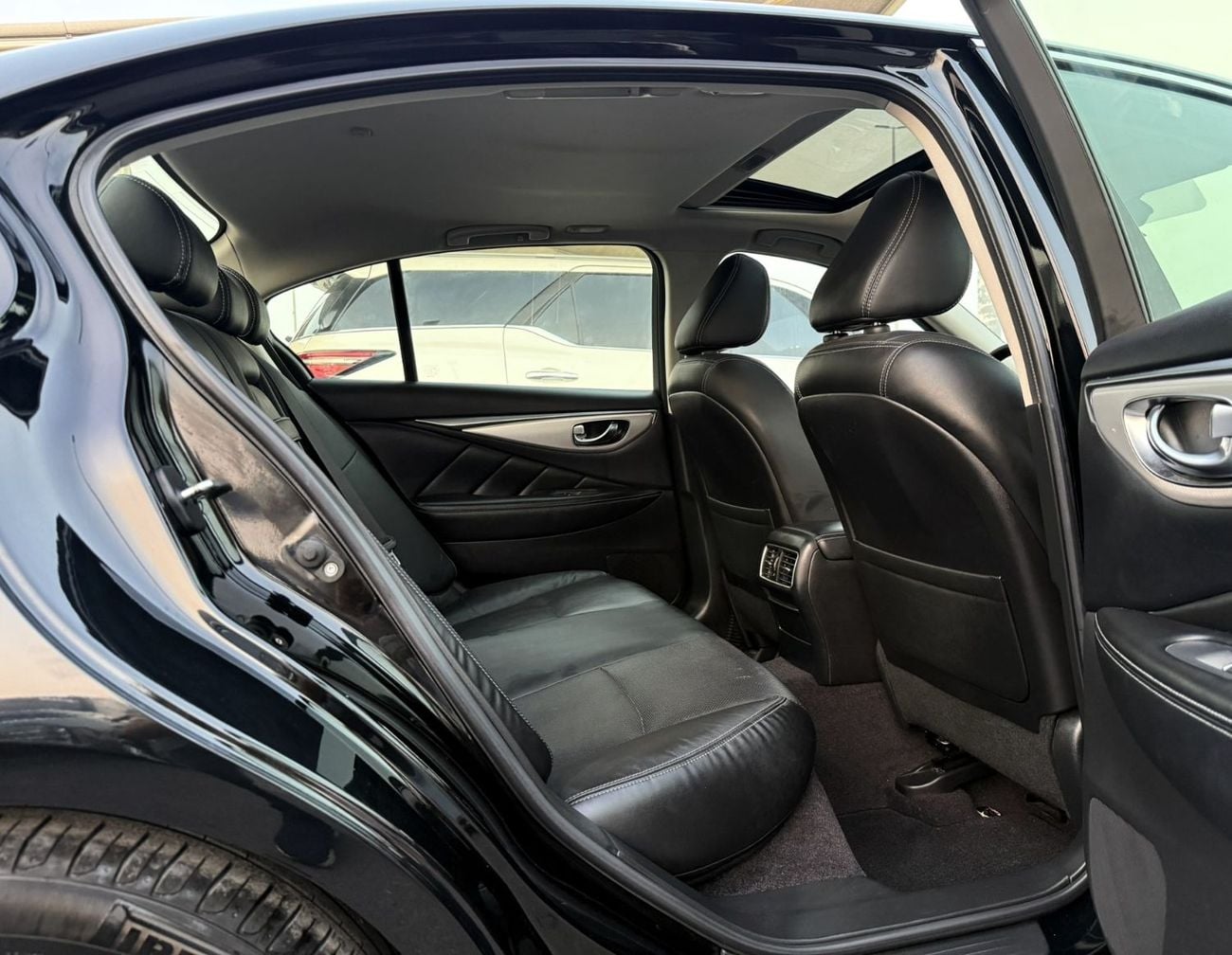 إنفينيتي Q50 LUXE خالية من الحوادث - خليجية - 3.0 تيربو - كاملة المواصفات - بحالة ممتازة من الداخل والخارج