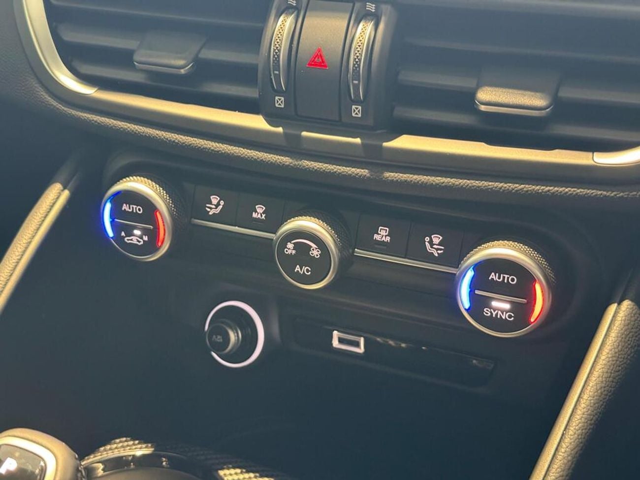 ألفا روميو جوليا 2.9 V6 Bi-Turbo Quadrifoglio Auto Euro 6 (s/s) 4dr (EXPORT ONLY) Right hand drive