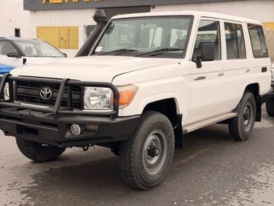 Toyota Land Cruiser 70 LC76 STD