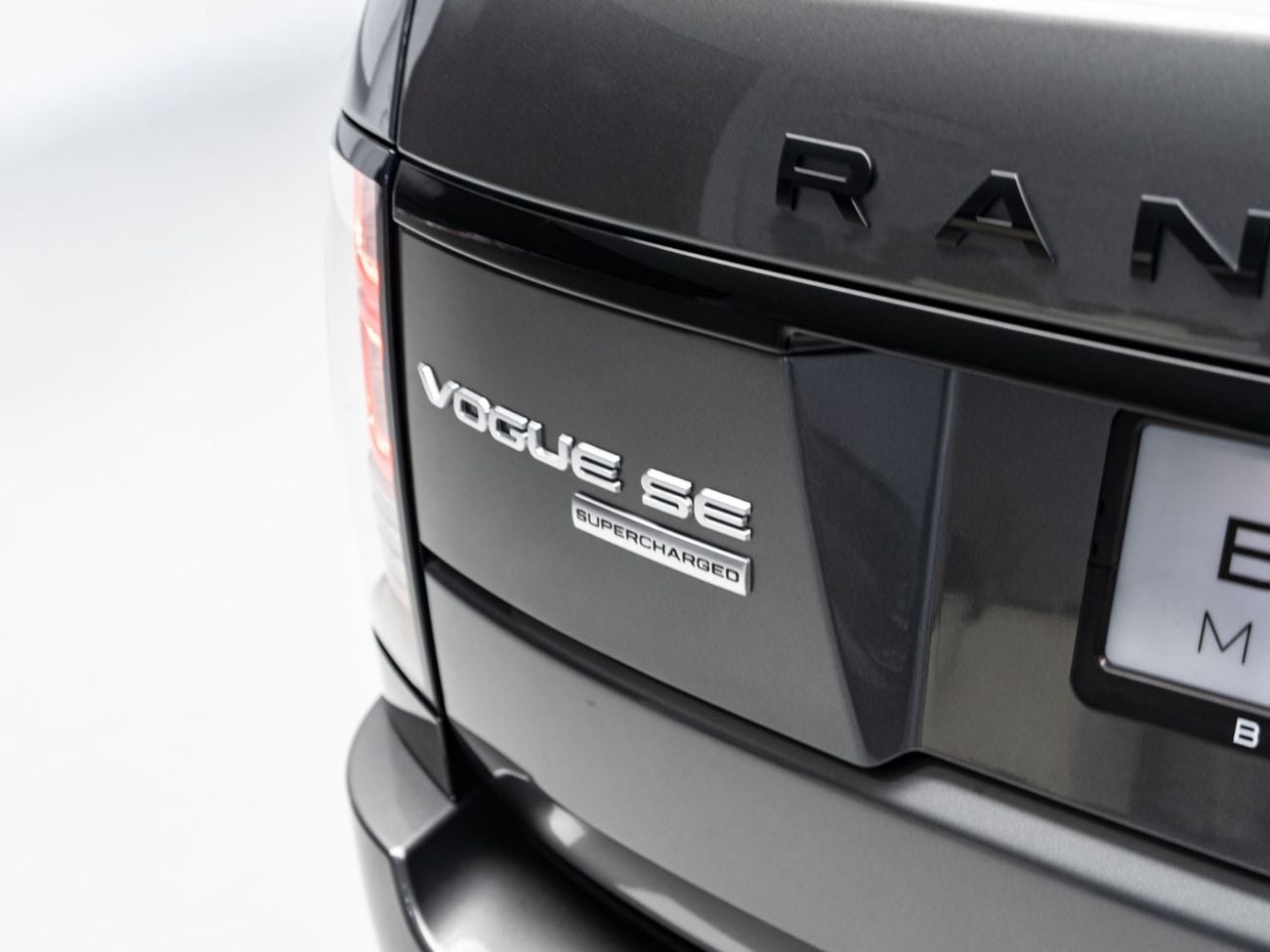 Land Rover Range Rover VOGUE SE BUY NOW, PAY 2027 | THE BLACKLINE STANDARD | 12 Month Blackline Warranty, GCC