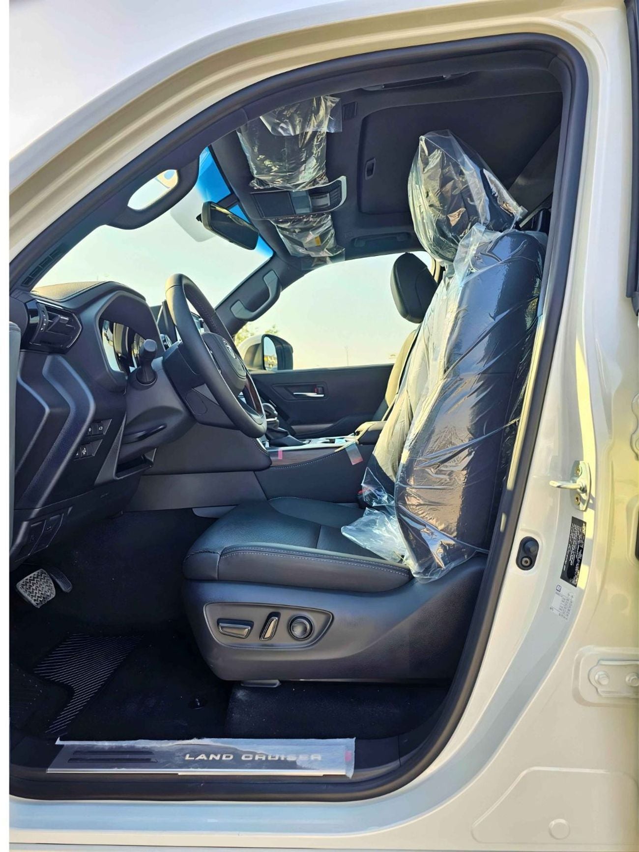 تويوتا لاند كروزر GXR TWIN TURBO /3.5L V6 PETROL/REAR ENTERTAINMENT SCREEN /SUNROOF/FRONT PWR SEATS (CODE#GXR3M2)