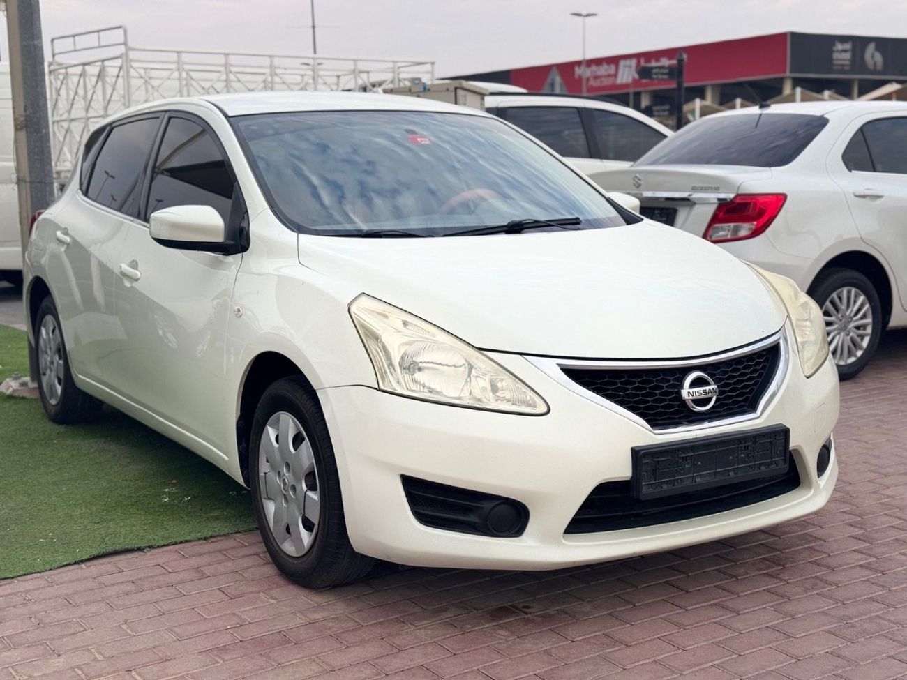 Nissan Tiida SE 1.8L Hatchback