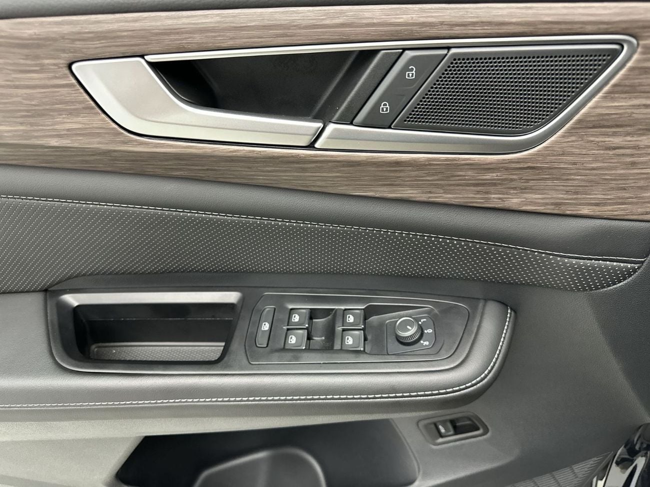 فولكس واجن تيرامونت Comfortline 3.6L (Ref#53848) / 34,100 AED SAVINGS from New Car