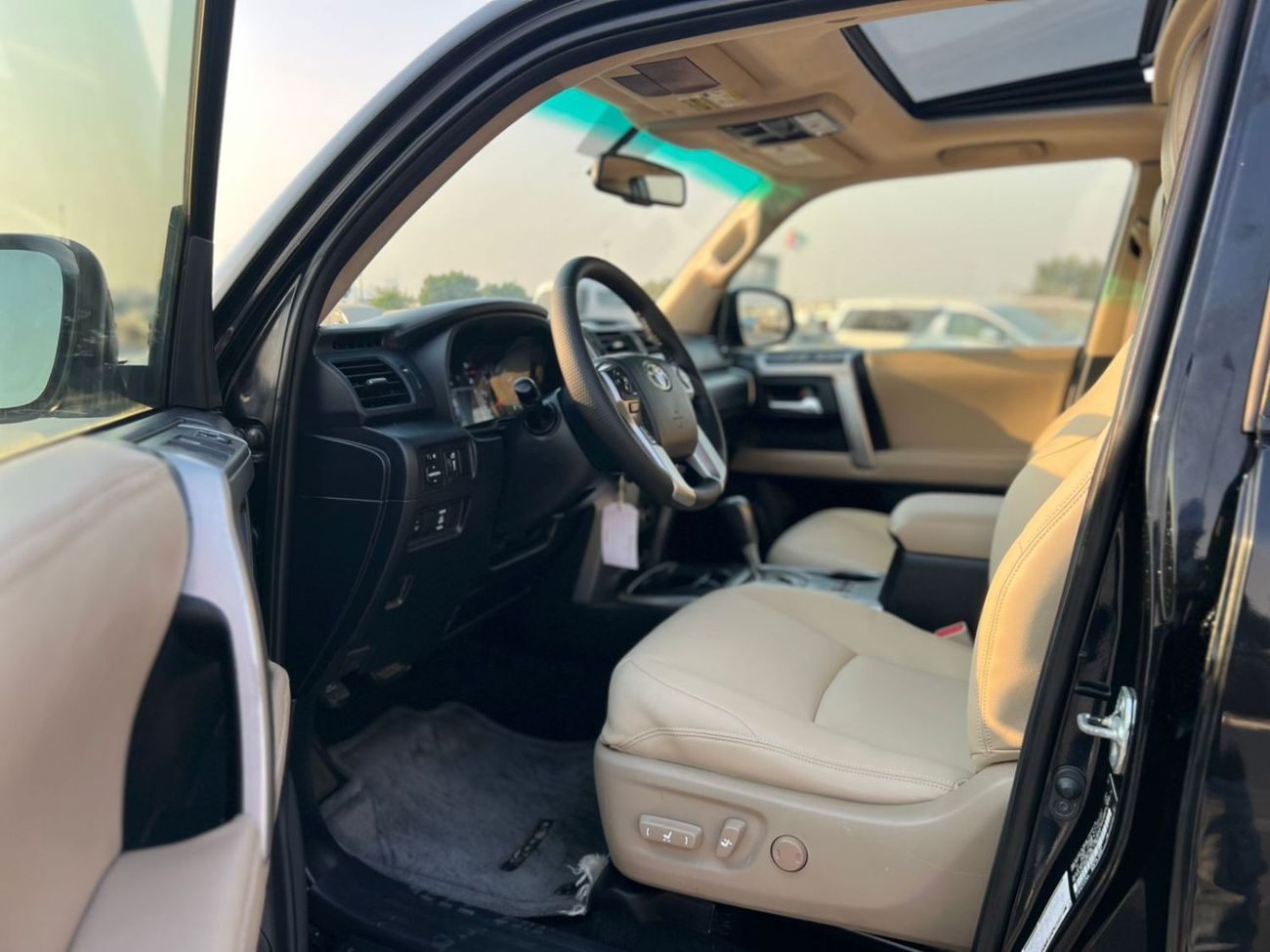 تويوتا Runner4 2015 Toyota 4Runner SR5 Premium - Rear CAM & Leather Seat - Sunroof - 7 Seater - V6 4.0L -