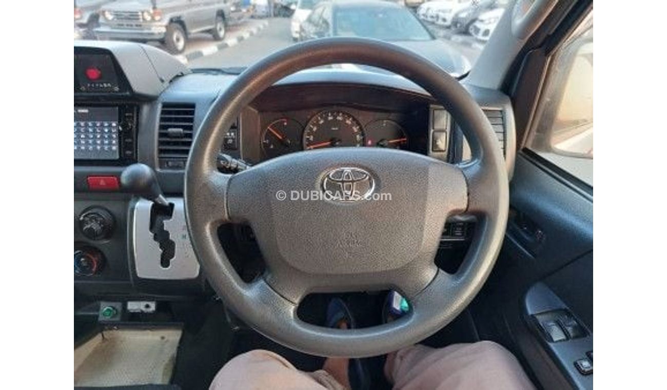 تويوتا هاياس TOYOTA HIACE VAN RIGHT HAND DRIVE(PM16273)