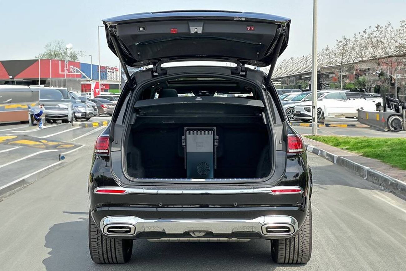 Mercedes Maybach GLS600 Maybach Ultra Luxurious , 4MATIC, V8 4.0L, New 0Km, With 3 Years or 100,000 Km WARRANTY