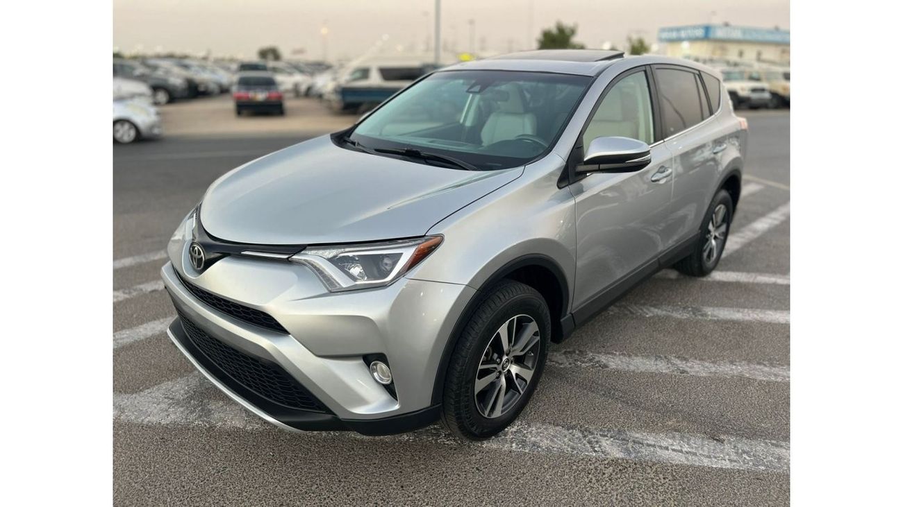 Used 2018 TOYOTA RAV4 XLE - LEATHER SEATS + SUNROOF + Rear Camera ...