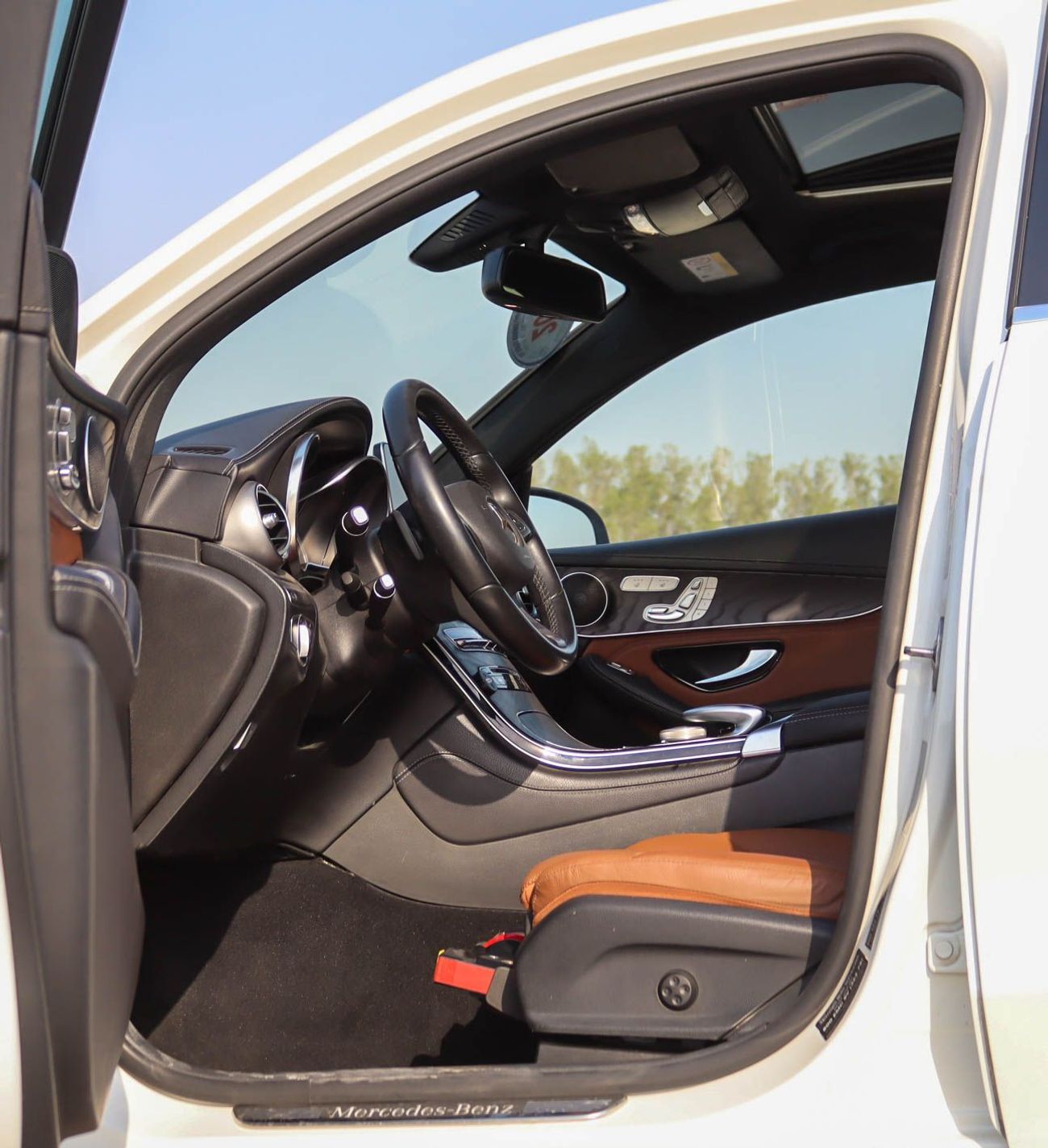 Mercedes-Benz GLC 250 4MATIC 2.0L Mercedes GLC 250, 2018 4MATIC, GCC original paint accident-free, in excellent condition