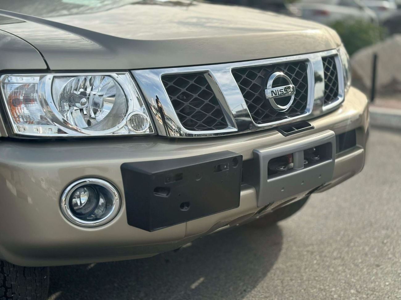Nissan Patrol Safari GL 4.8L M/T (7 Seater)