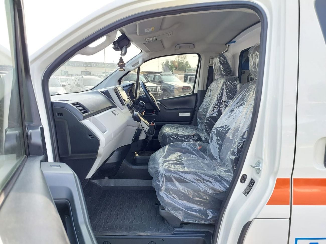 تويوتا هاياس TOYOTA HIACE COMMUTER AMBULANCE VAN RHD 2020 MODEL 2.8 L DIESEL AUTOMATIC(PM19152)