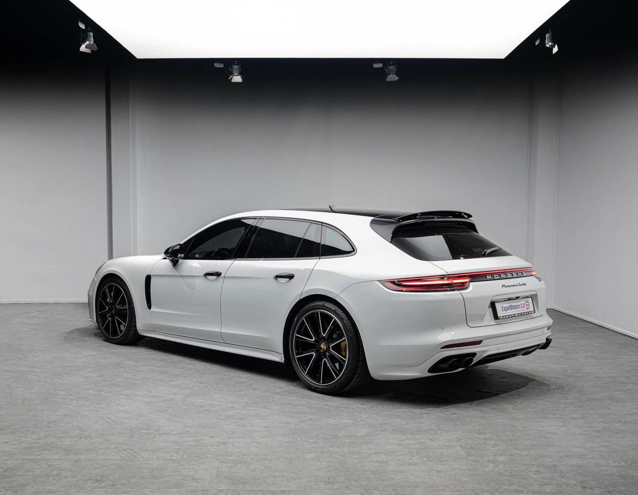 Porsche Panamera Turbo Sport Turismo 4.0L AWD Sport Turismo • 550 BHP • Warranty + Service Contract Available • GCC