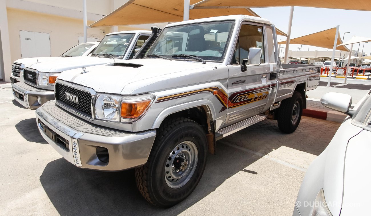 Toyota Land Cruiser Pick Up 2017 MODEL TOYOTA LAND CRUISER 79 SINGLE CAB PICKUP V8 4.5L TURBO DIESEL 3 SEAT MANUAL TRANSMISSION