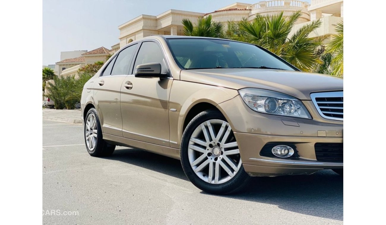 مرسيدس بنز C200 Mercedes - BENZ C200 KOMPRESSOR || GCC || Very Well Maintained