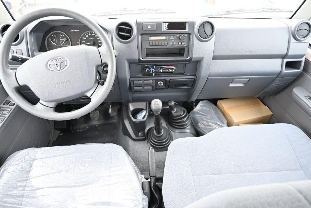 تويوتا لاند كروزر بيك آب تويوتا لاندكروزر 4.2 لتر ديزل، دبل كابين بيك اب 4WD 4 ابواب، لون ابيض، موديل 2022