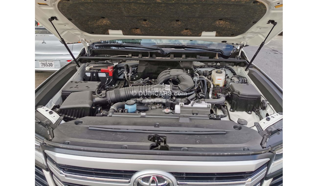 تويوتا لاند كروزر 4.0L V6 Petrol, Alloy Rims, DVD Camera, Front Power Seats, Leather Seats, Rear A/C (CODE # VX05)