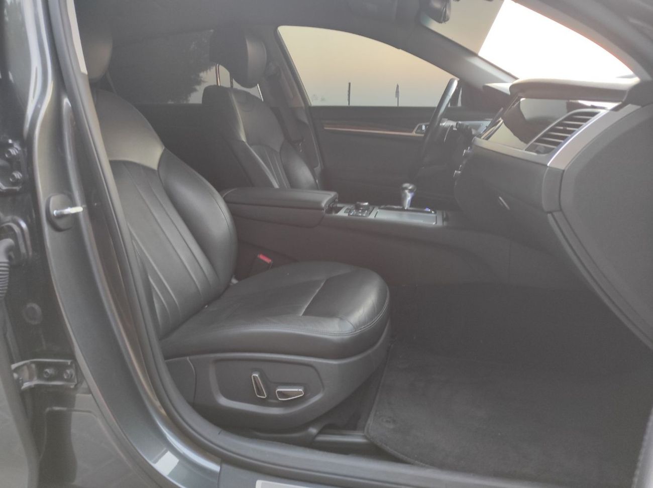 Genesis G80 Sport Royal 3.3L Genesis G80 2017 V6 3.3 full automatic