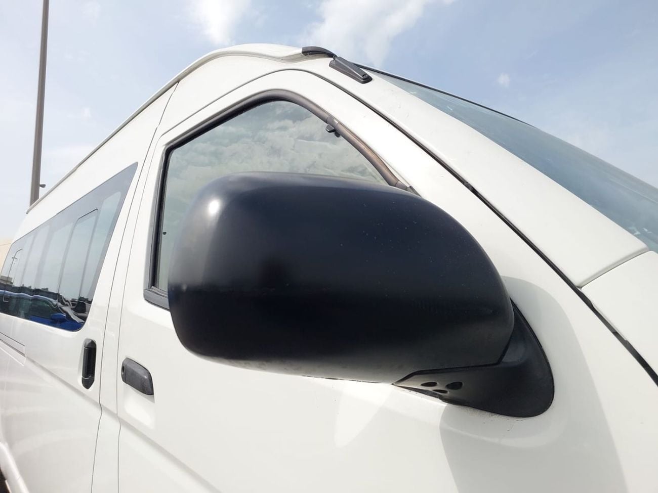 تويوتا هاياس (RAMADAN OFFER) TOYOTA HIACE COMMUTER VAN RHD 2018 MODEL 3.0 L DIESEL AUTOMATIC(PM21528)