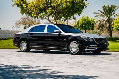 مرسيدس مايباخ S650 مايباخ V12 سيارة كاملة المواصفات، أوراقها سليمة، لم تتعرض لحوادث، خضعت لصيانة شاملة وجاهزة للانطلاق.