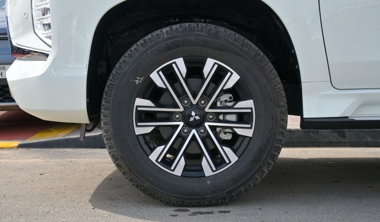 ميتسوبيشي مونتيرو سبورت Brand New Mitsubishi Montero Sport 2023 Export 3.0L A/T 4WD Petrol|White/Beige|