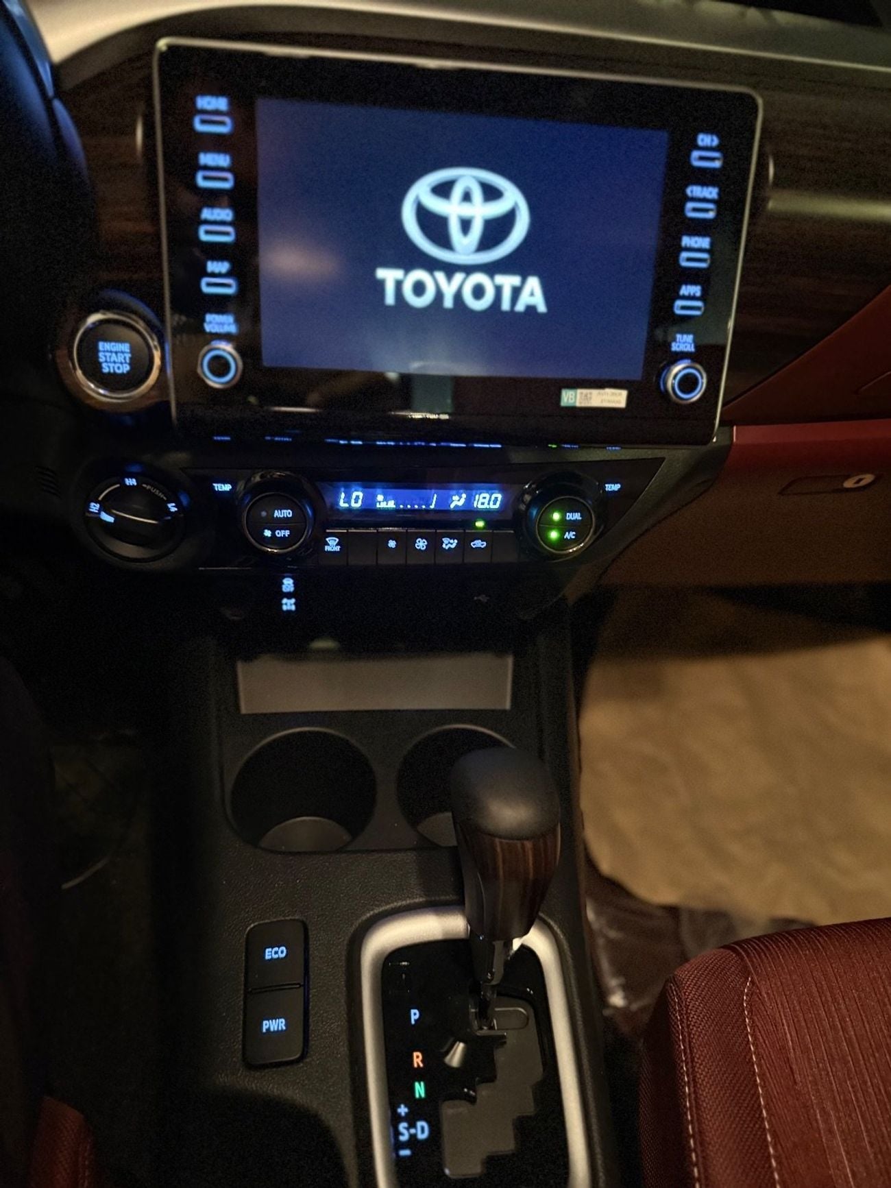 تويوتا هيلوكس HILUX VX 4.0 PETROL 2026 VX 4.0 2026 OMAN