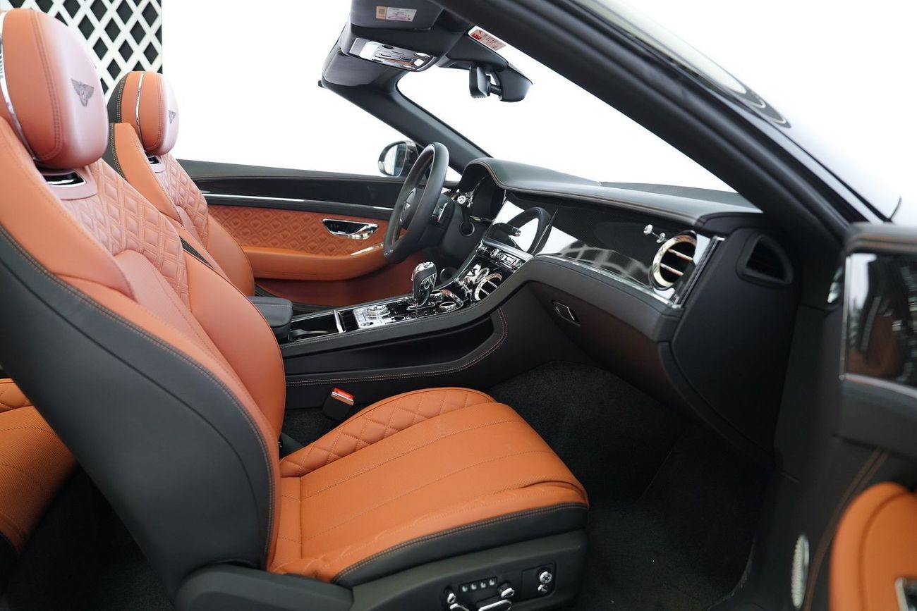 بنتلي كونتيننتال جي تي سي Bentley GTC V8 Black Edition