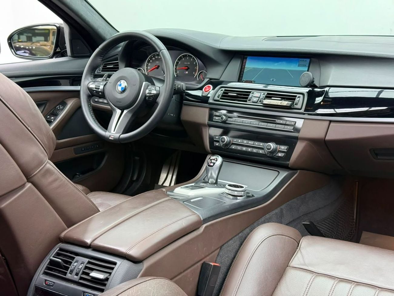 BMW M5 INDIVIDUAL 2013 BMW M5, Stage 2 Tuned, Carbon Fiber Exterior, Fully Loaded, Excellent Condition, GCC