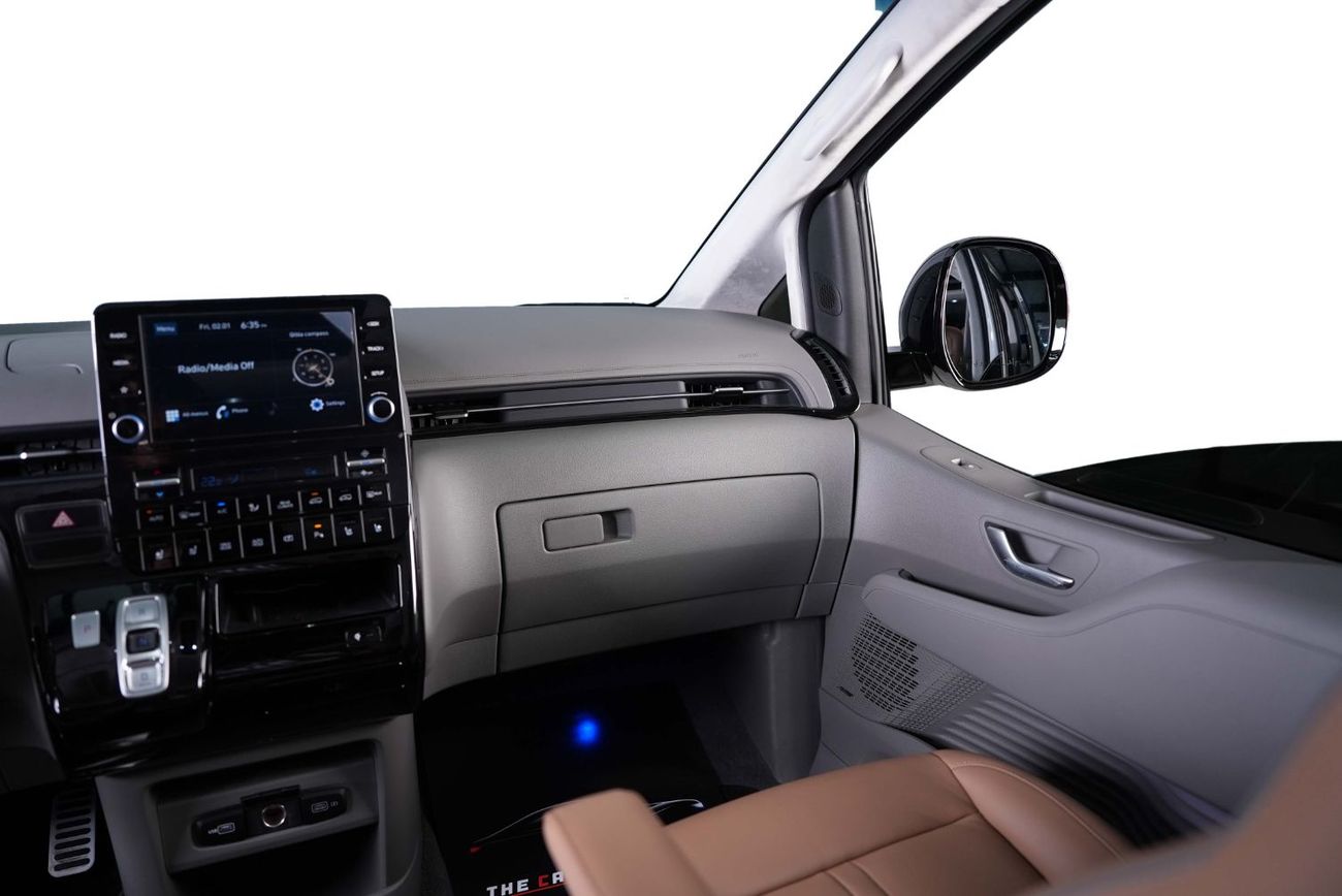 Hyundai Staria Van 3.5L (6 Seater) GCC - Full Service History- 7 Seater VIP Leather Seats- Mint Condition