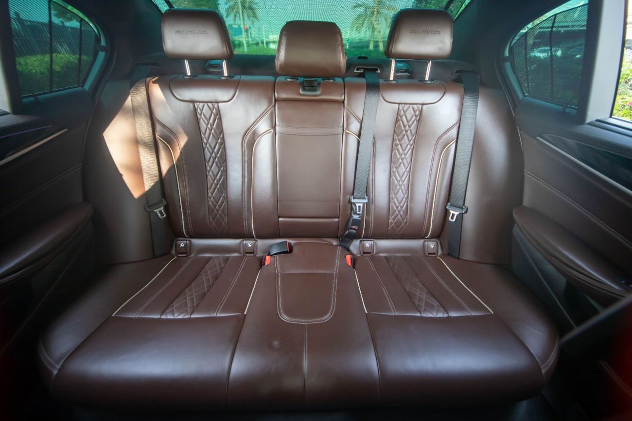 بي أم دبليو ألبينا BMW ALPINA B5 BITURBO 2018 – GCC Specs – Only 60,000 KM  4.4L V8 Twin-Turbo producing 608 HP & 800 N