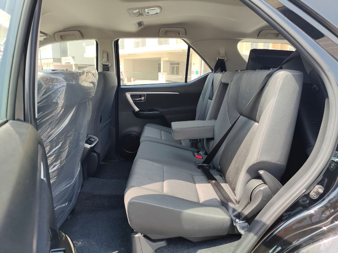 Toyota Fortuner 2025 Toyota Fortuner SR5 Mid-Option 7-Seater 2.7L 4-Cyl Petrol A/T 4x4 Only For Africa