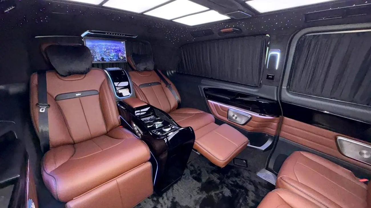 مرسيدس بنز V 300 ARRIVAL MODEL VIP MERCEDES GCC V300 with ADDITIONAL REAR AC - 2 Years Warranty by VLINE