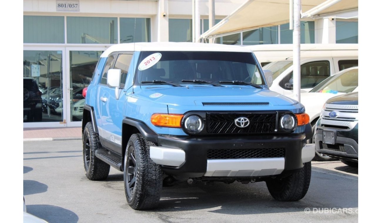 Toyota FJ Cruiser GCC - ACCIDENTS FREE - GXR - CAR IS IN PERFECT CONDITION INSIDE OUT