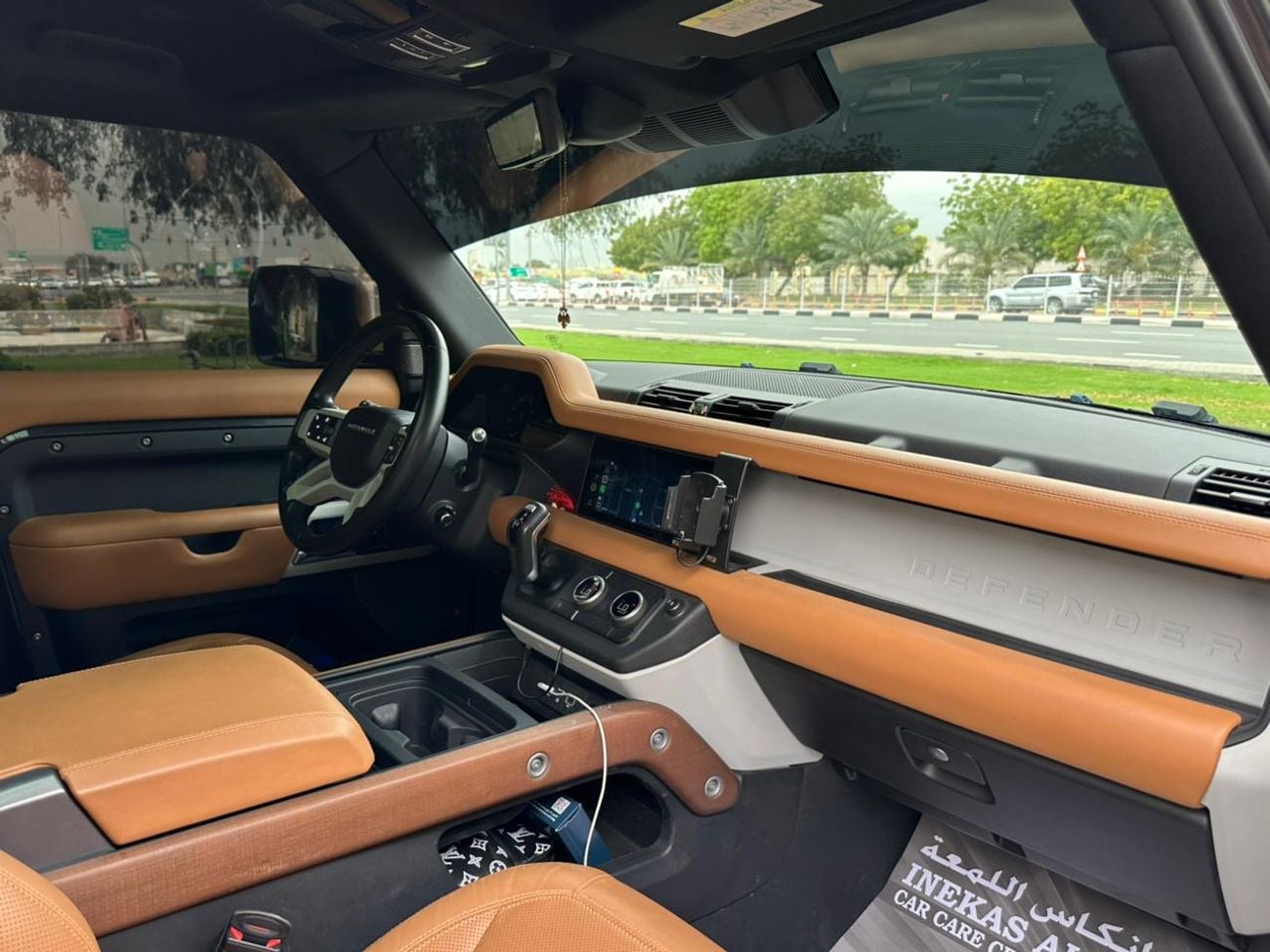 Land Rover Defender P300 90 SE 2.0L (5 Seater) DEFENDER 90 SE P300 GCC 2023 // AL TAYER WARRANTY // FSH // ORIGINAL PAIN