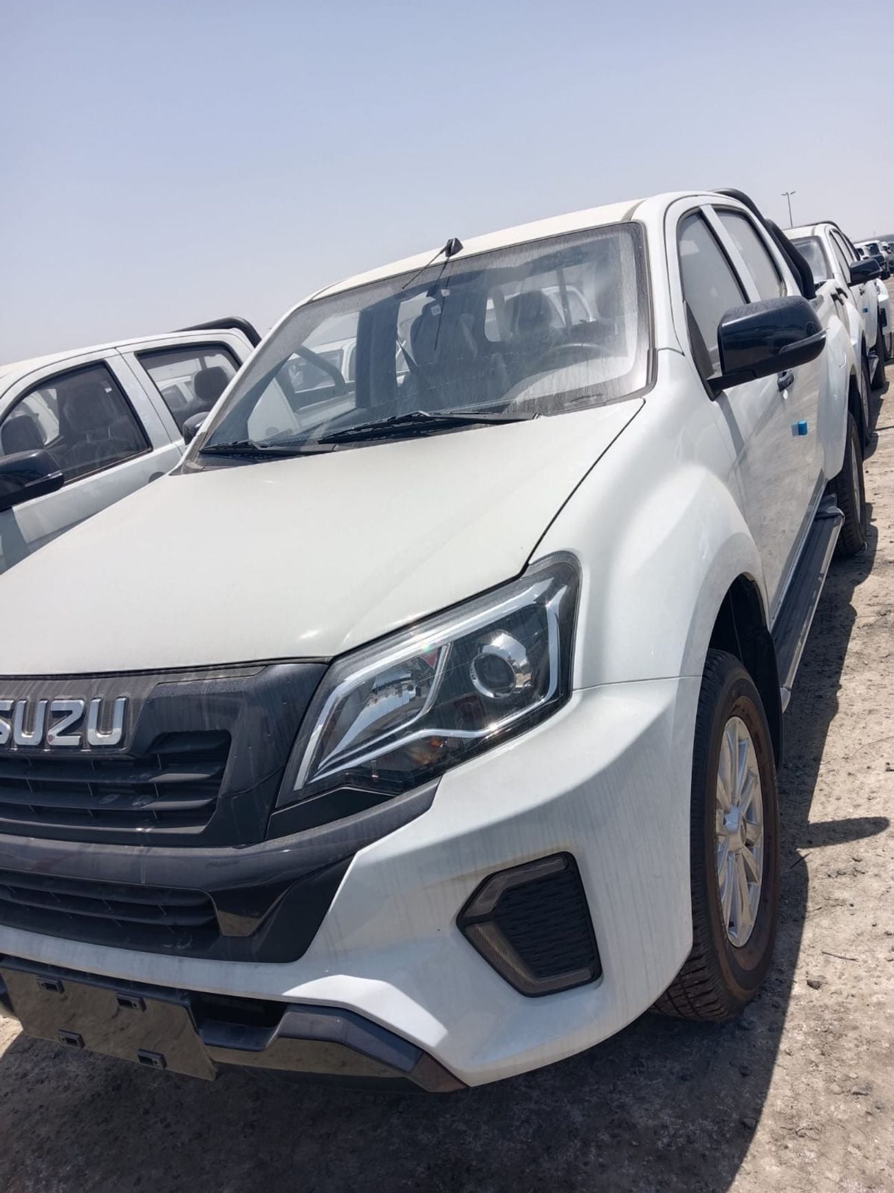 إيسوزو Re-max (non Gcc) 2.8L 4 Cyl Pick Up Truck RWD 5 Seats 4 Doors