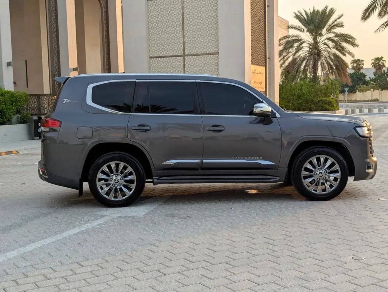 تويوتا لاند كروزر GXR Facelifted 2025 With Interior and Exterior V6 4.0L Full Option