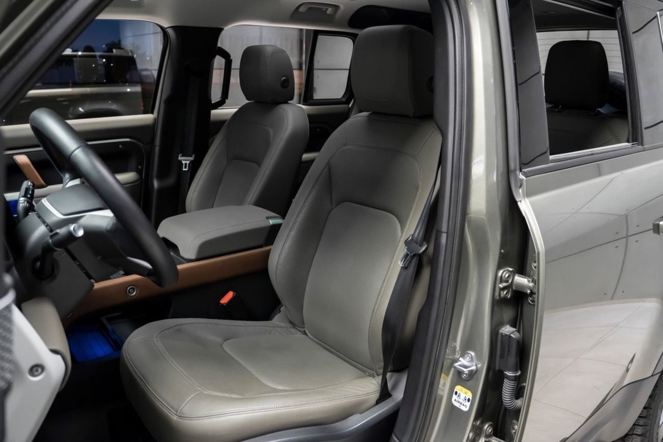 Land Rover Defender P300 110 SE 2.0L (5 Seater)