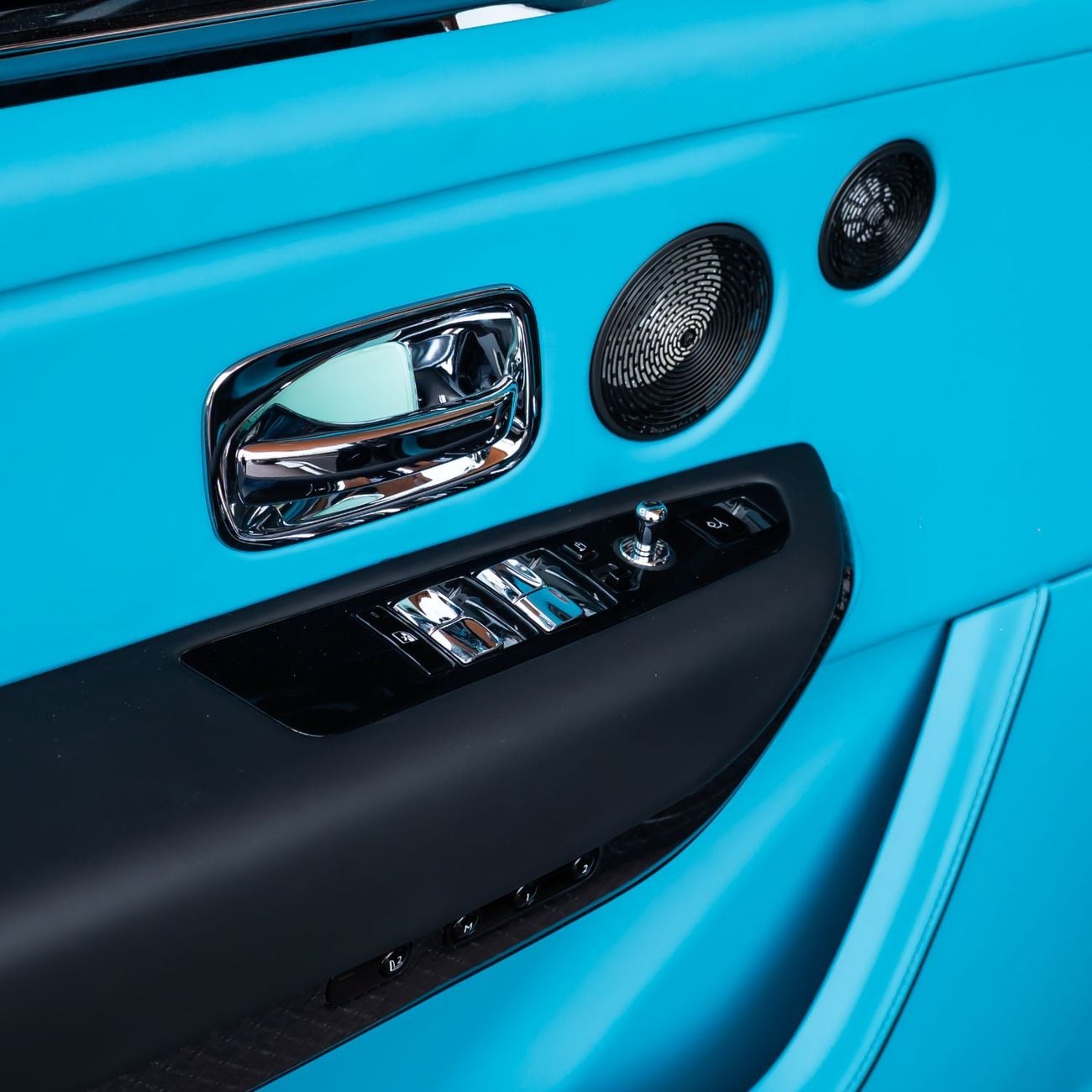 رولز رويس كولينان 2025  ROLLS ROYCE CULLINAN MANSORY  DONE ONLY 15,000KM