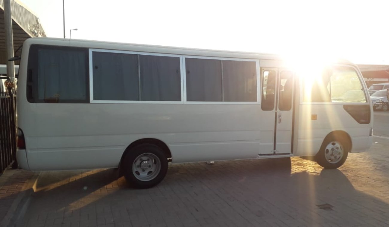 Toyota Coaster 4.2L Diesel, Manual, MP3 Interface, CD Player, Tuner Radio, PARA EXPORTAÇÃO PARA A ÁFRICA (ANGOLA)