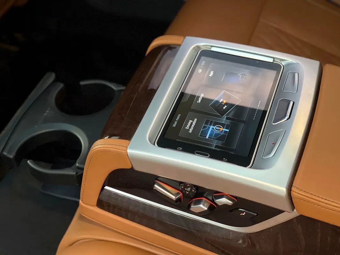 بي أم دبليو 750Li 750Li xDrive GCC Specs - Pristine Condition