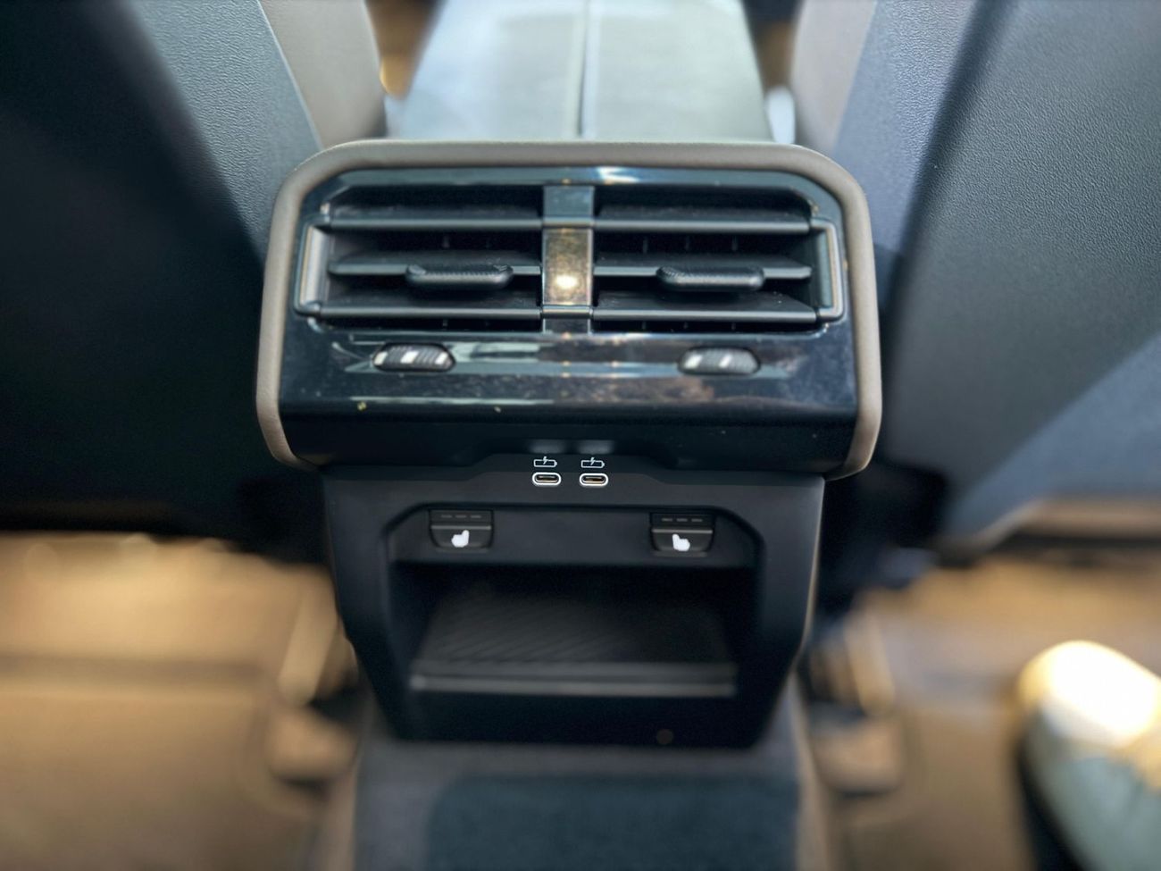 بي أم دبليو 520i BMW 520I M SPORT 2024 UNDER WARRANTY FULL OPTION