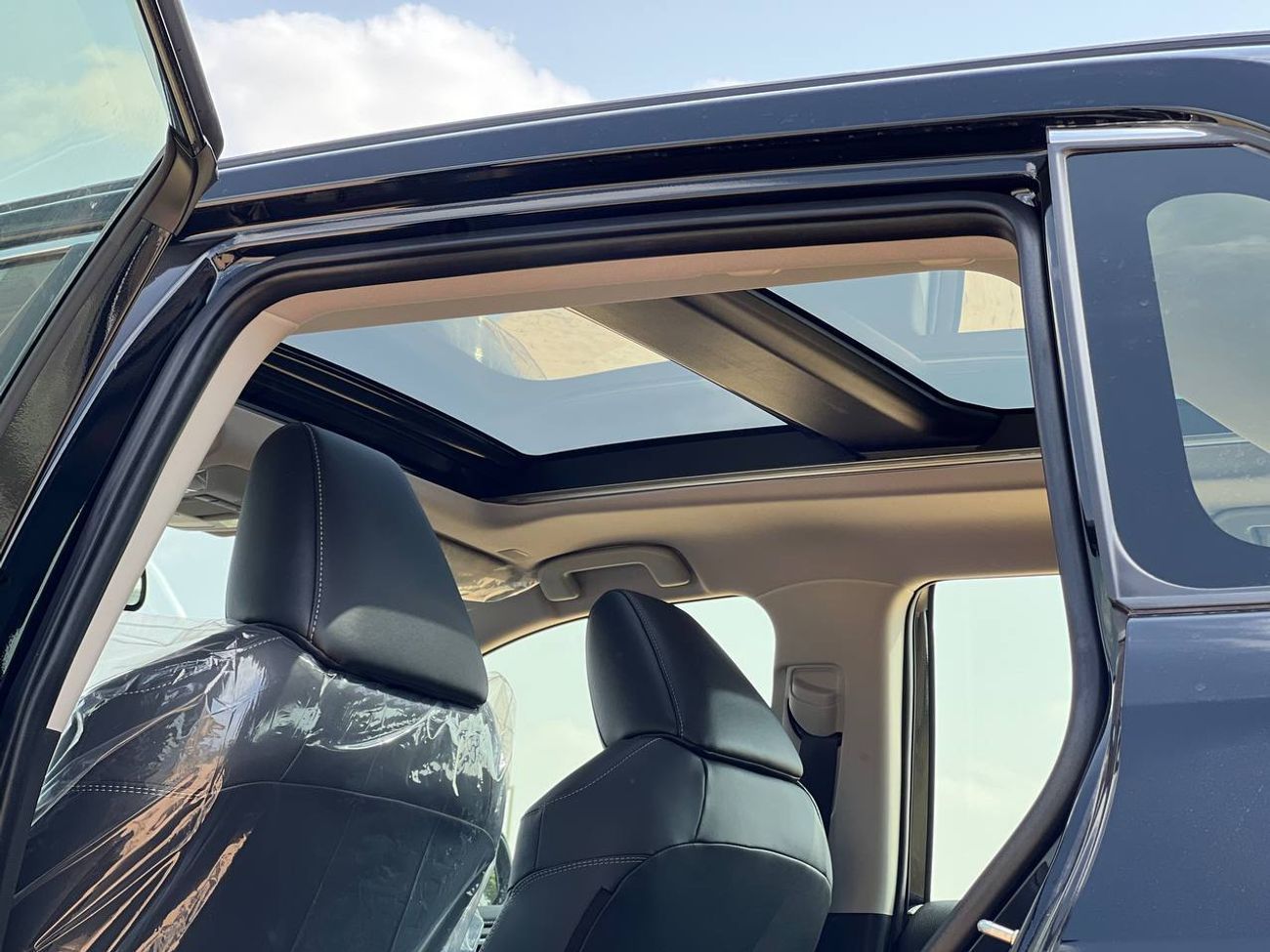 Toyota RAV4 2.5L HEV A/T // 2025 // FULL OPTION WITH PANORAMIC , DVD&BACK CAMERA , COOLING SEATS //SPECIAL OFFER