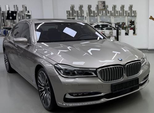 BMW 750Li XDRIVE LUXURY EXECUTIVE GCC .. FSH .. Perfect Condition .. Top Range .. Low Milegea