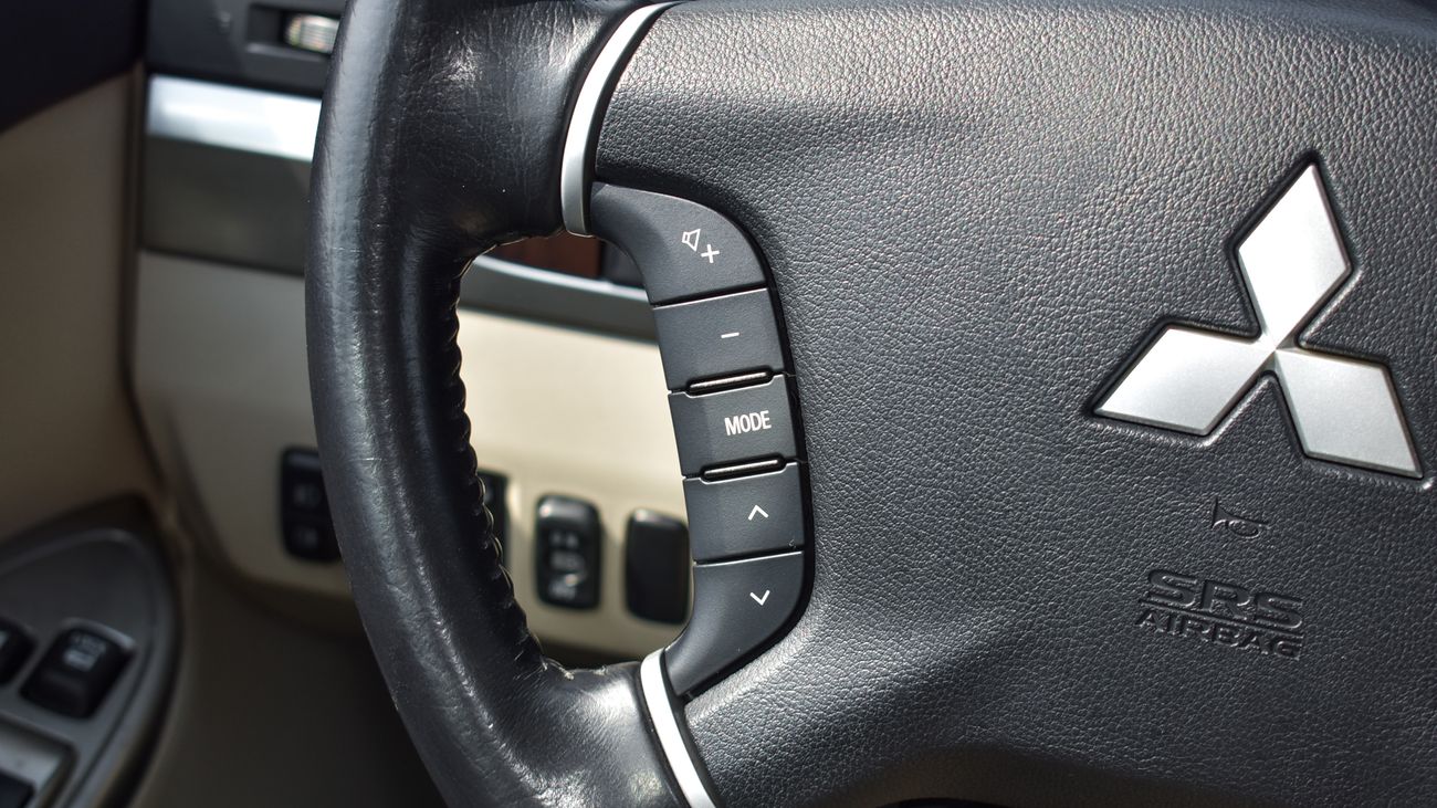 ميتسوبيشي باجيرو GLS V6