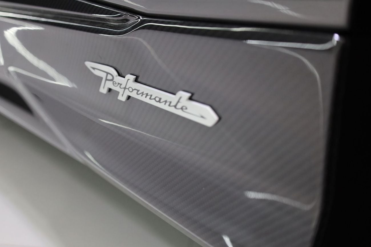 لامبورغيني اوروس 4.0T V8 Performante