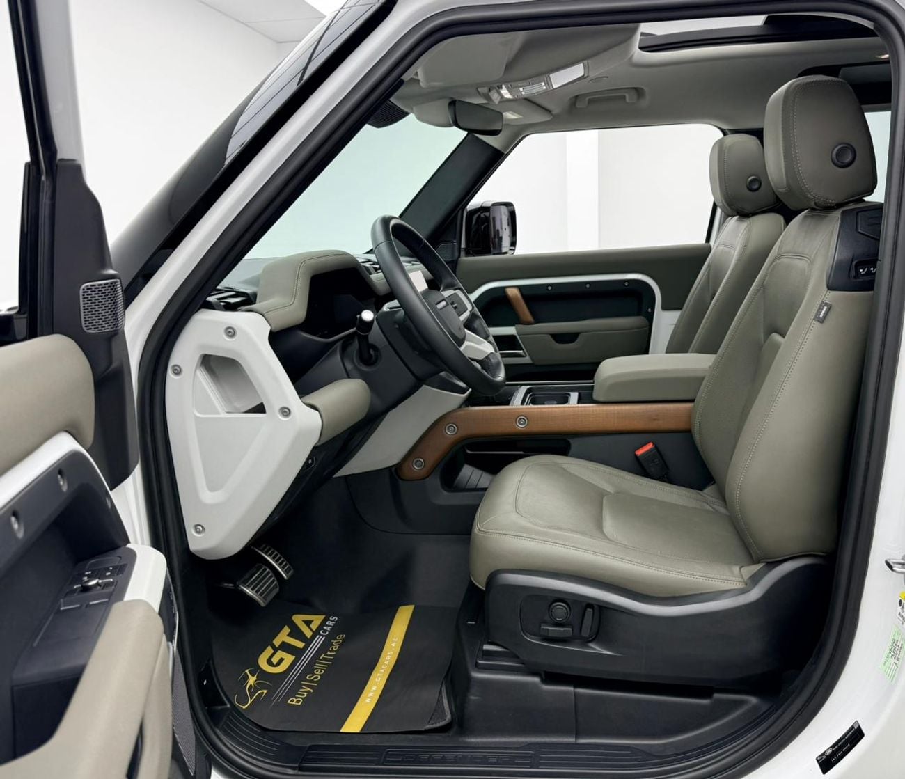 لاند روفر ديفندر 2023 Land Rover Defender 90 SE P400, 2028 LR Warranty, Full LR Service History, Fully Loaded, GCC