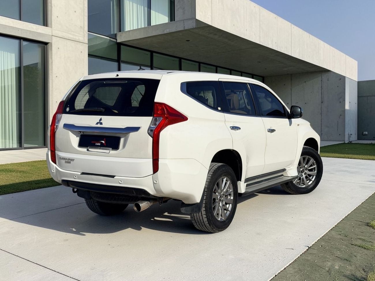 Mitsubishi Montero Sport GLS Mid 3.0L MITSUBISHI MONTERO SPORT | 3.0L V6 – 216 BHP | 2016 | GCC SPECS