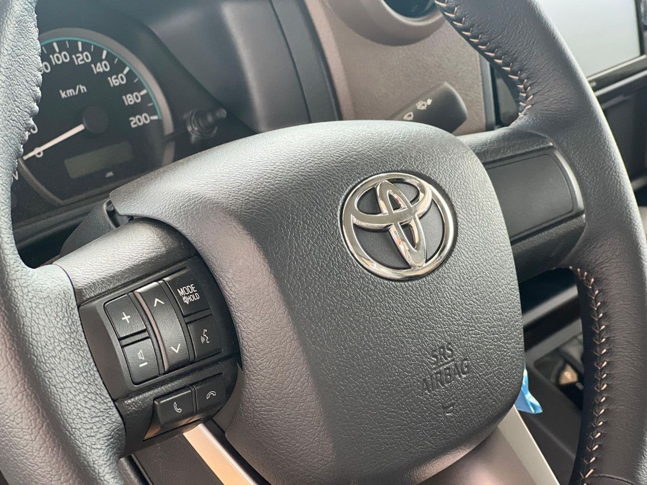 تويوتا لاند كروزر بيك آب Std 4.0L Single Cab Utility AWD