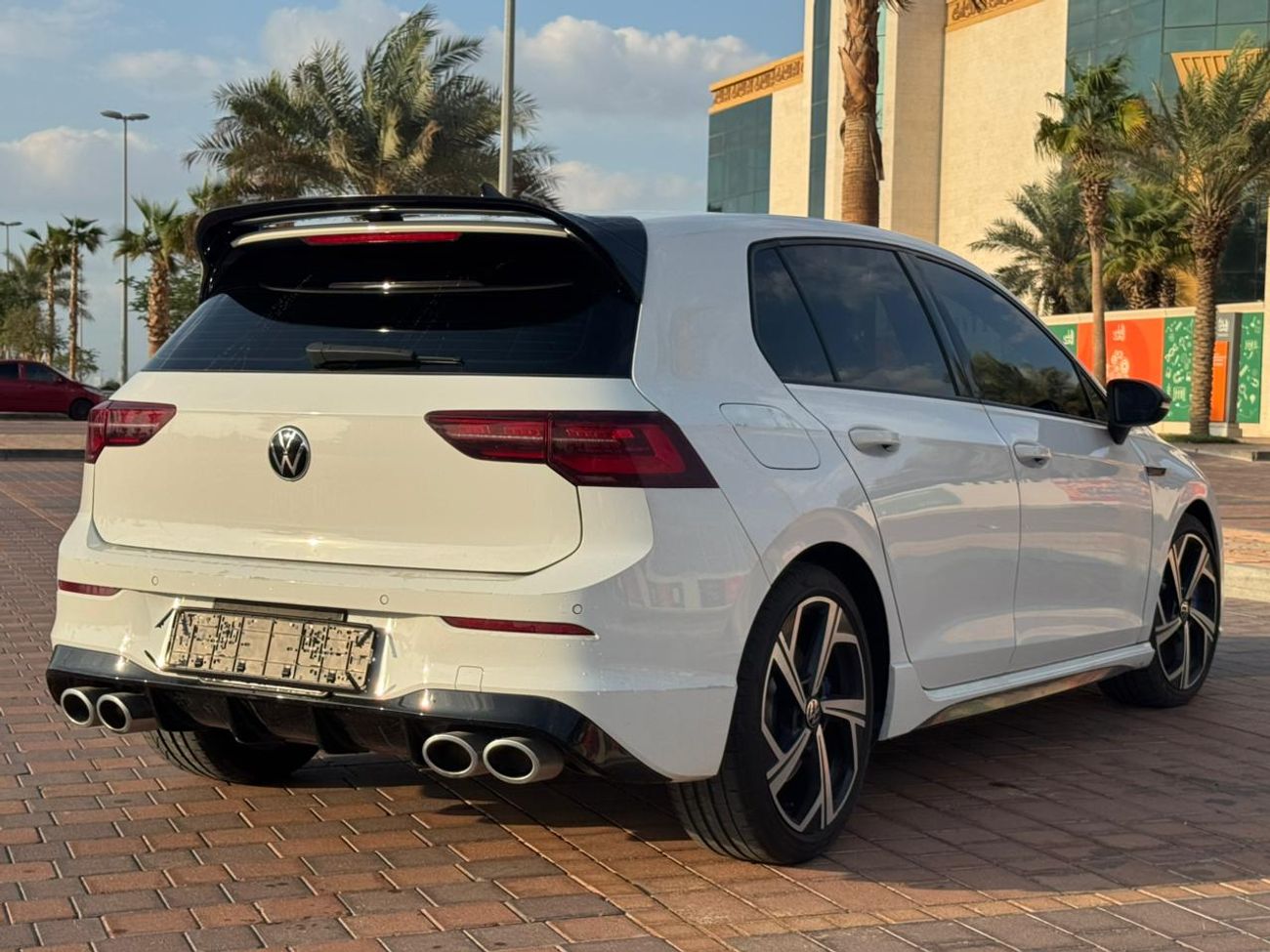 فولكس واجن جولف ار Base 2.0T